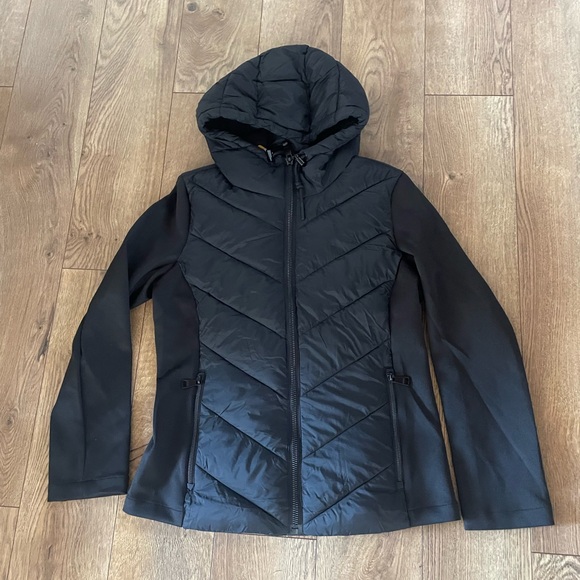 DKNY Women's MEDIA LIGHT WEIGHT PUFFER JACKET, Black - Picture 3 of 10